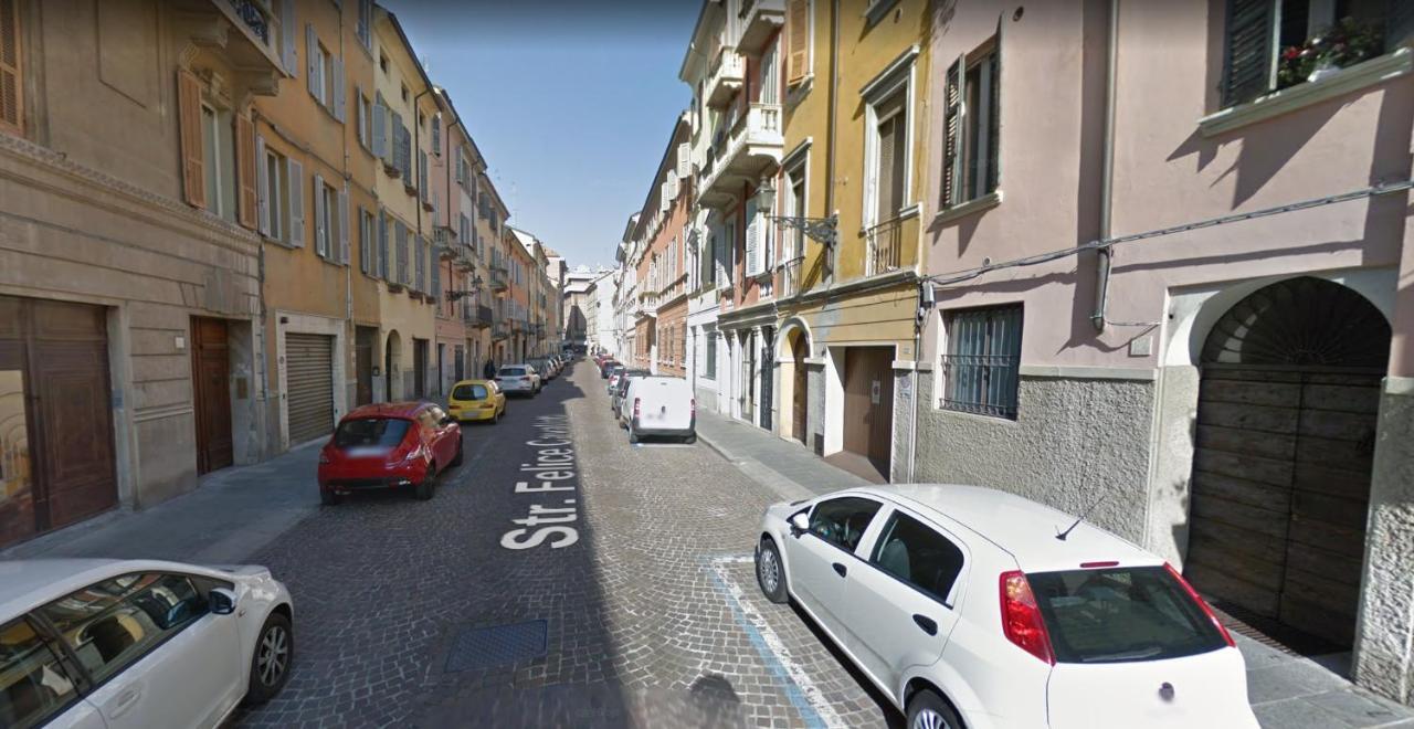 Banksy - Arte In Centro Citta Apartman Parma Kültér fotó