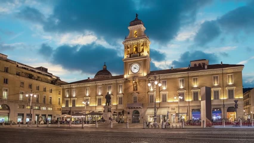 Banksy - Arte In Centro Citta Apartman Parma Kültér fotó